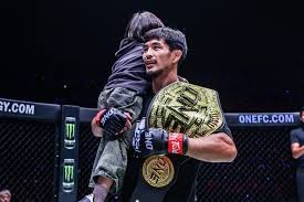 沙德上演帽子戏法 小蜜蜂主场大胜